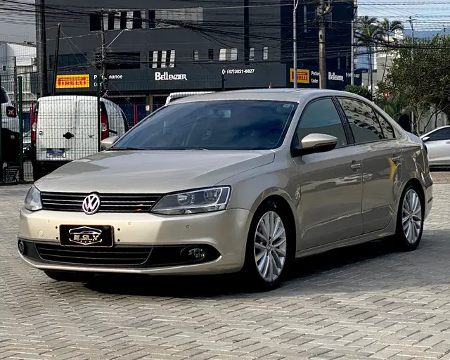 Carro Volkswagen Jetta 2014 2.0 Comfortline Tiptronic (Flex)