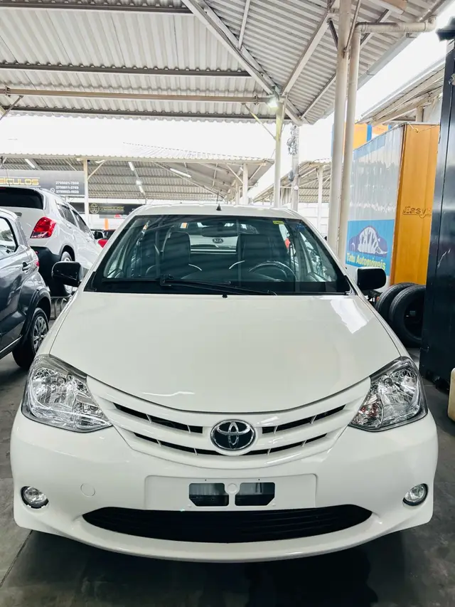 Carro Toyota Etios 2013 X 1.3 (Flex)
