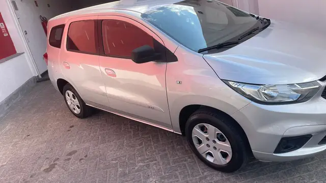 Carro Chevrolet Spin 2019 LS 1.8 5S (Flex)