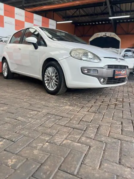 Carro Fiat Punto 2013 Essence 1.6 16V (Flex)