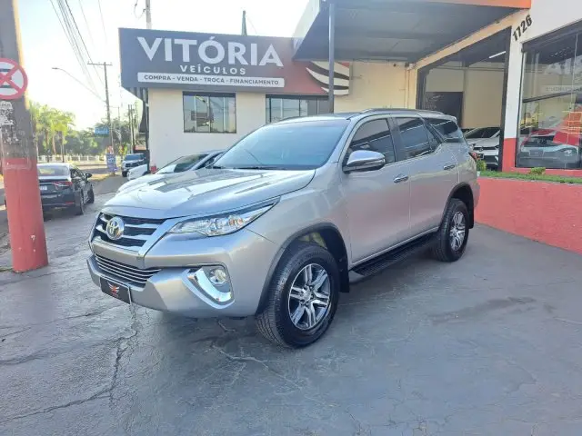 Carro Toyota Hilux SW4 2018 SR 4x2 2.7/2.7 Flex 16V Mec.