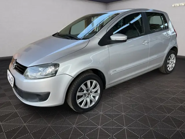 Carro Volkswagen Fox 2014 1.0 TEC (Flex) 4p