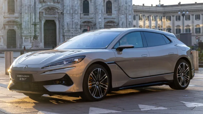 BYD lança sistema para carro estacionar sozinho e promete pagar se bater