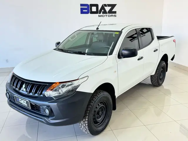 Carro Mitsubishi L200 Triton Sport 2022 GL 2.4 DID-H 4x4 (Aut)