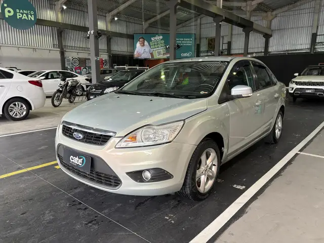 Carro Ford Focus Sedan 2011 Ghia 2.0 16V (Flex)