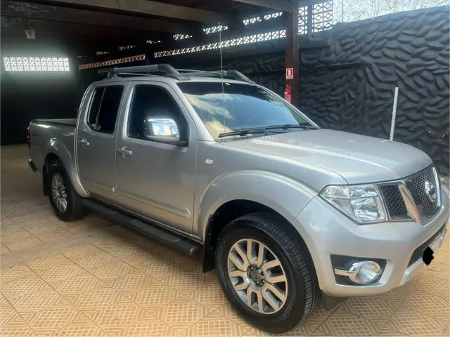 Carro Nissan Frontier 2014 2.5 TD CD 4x4 SL (Aut)