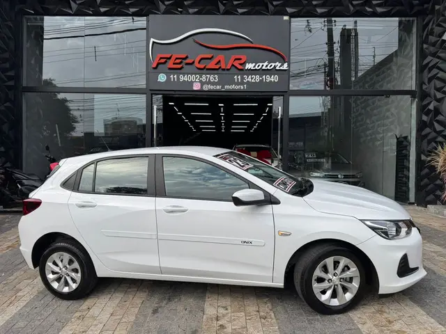 Carro Chevrolet Onix 2023 LT 1.0