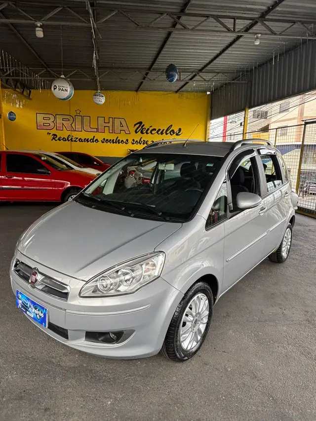 Carro Fiat Idea 2015 Attractive 1.4 8V (Flex)