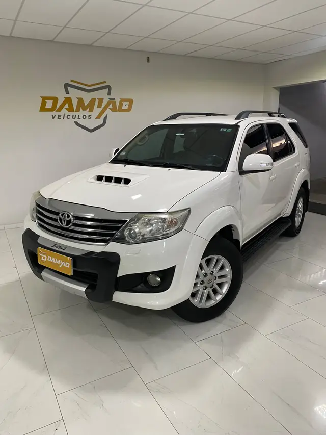 Carro Toyota Hilux SW4 2014 3.0 TDI 4x4 SRV 7L