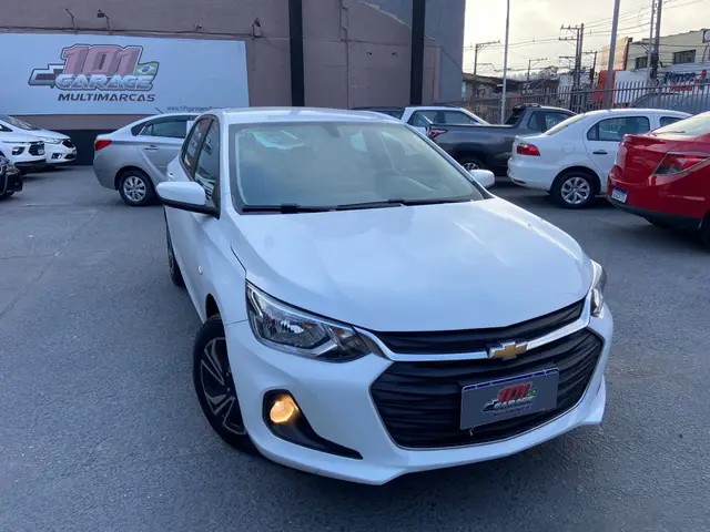 Carro Chevrolet Onix Plus 2024 LT 1.0