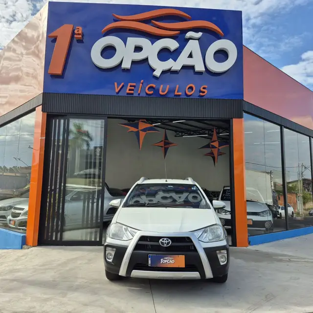 Carro Toyota Etios 2016 Cross 1.5 (Flex)