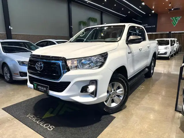 Carro Toyota Hilux Cabine Dupla 2020 Hilux 2.8 TDI CD SR 4x4 (Aut)