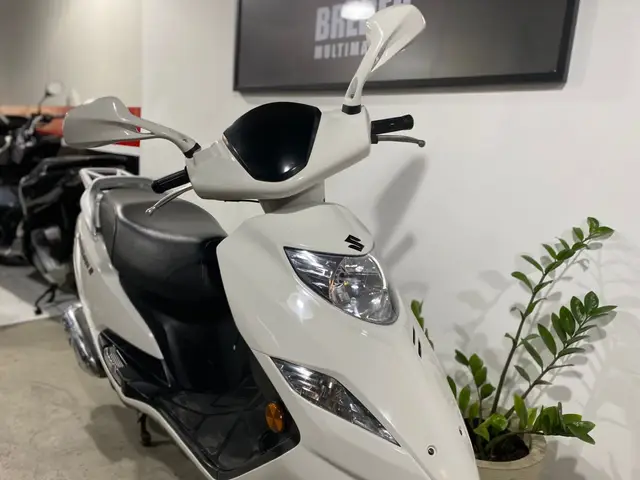 Moto Suzuki Burgman 2015 125i