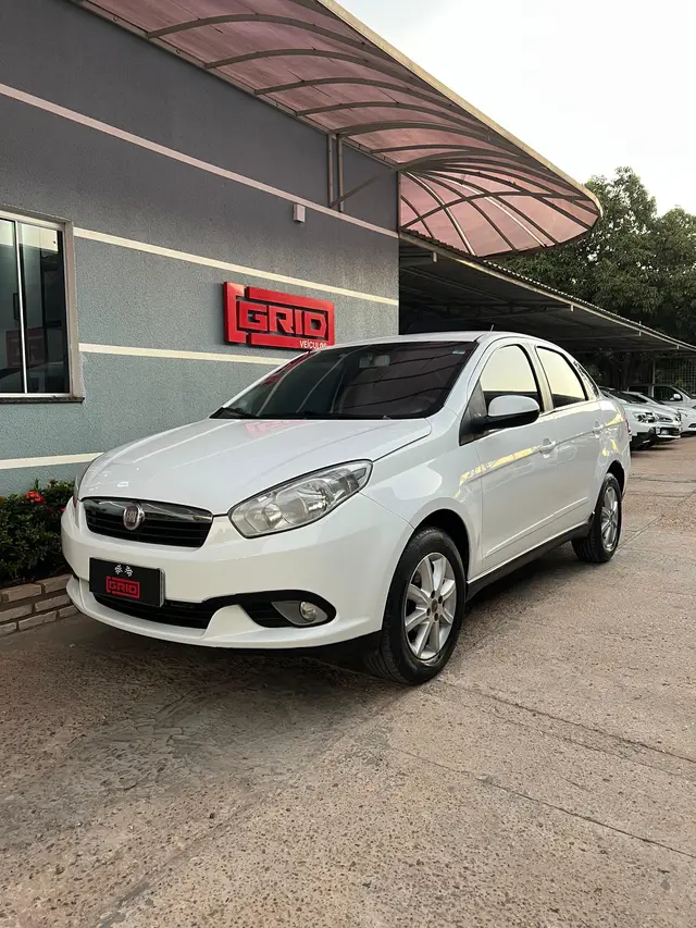 Carro Fiat Grand Siena 2013 Evo Attractive 1.4 8V (Flex)