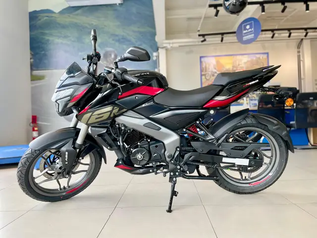 Moto Bajaj Dominar 160 2026 NS160
