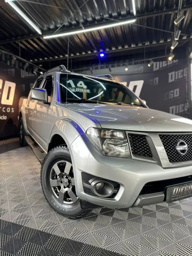 Carro Nissan Frontier 2014 2.5 TD CD 4x4 SV Attack