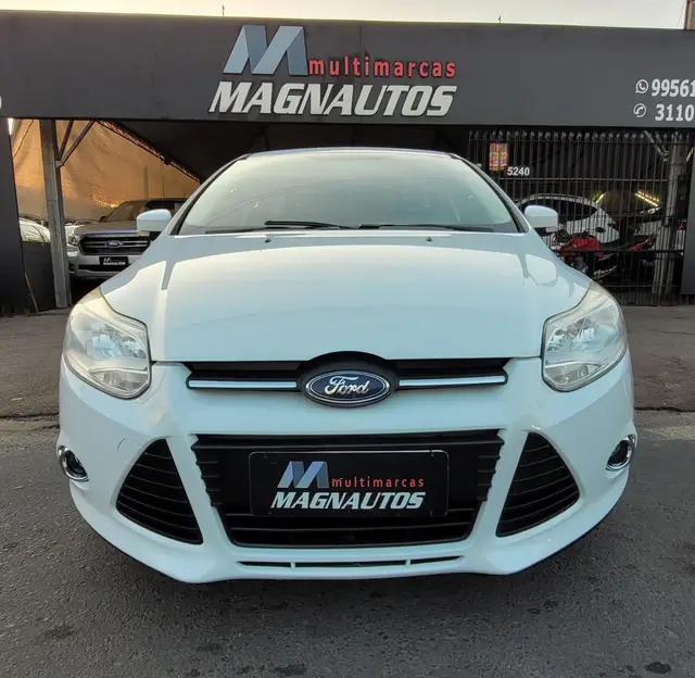 Carro Ford Focus Hatch 2015 SE 2.0 16V PowerShift