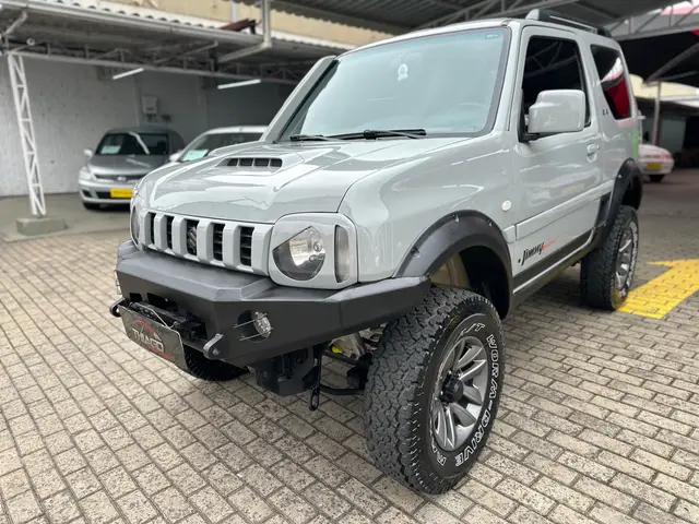 Carro Suzuki Jimny 2011 4x4 1.3 16V