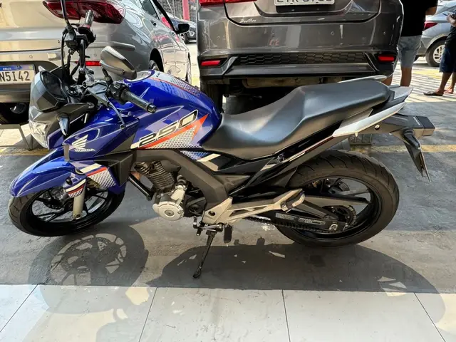 Moto Honda CB 250F Twister 2022 250F (ABS)