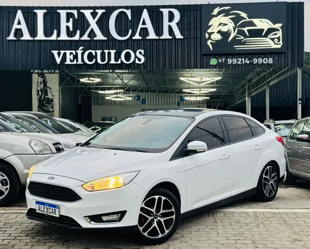 Carro Ford Focus Hatch 2017 SE Plus 2.0 PowerShift