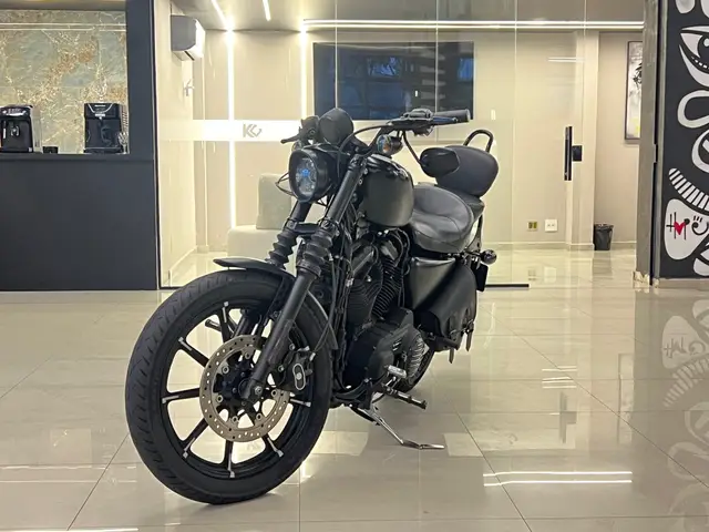 Moto Harley-Davidson Sportster XL 883 2016 Iron