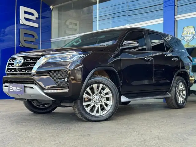 Carro Toyota SW4 2022 SRX 2.8 turbodiesel 7L 4x4 (Aut)