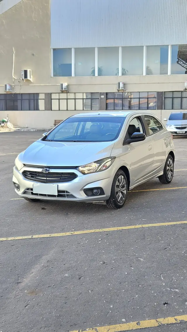 Carro Chevrolet Joy 2020 Hatch 1.0 8V Black Edition (Flex)