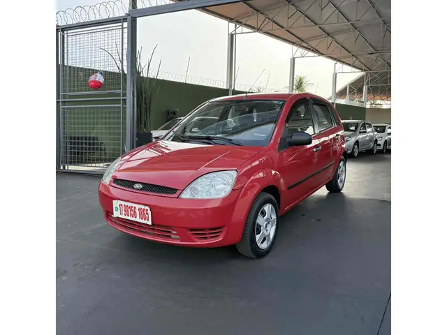 Carro Ford Fiesta Hatch 2004 Personnalité 1.0 8V