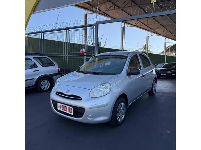 Carro Nissan March 2012 1.0 16V (Flex)