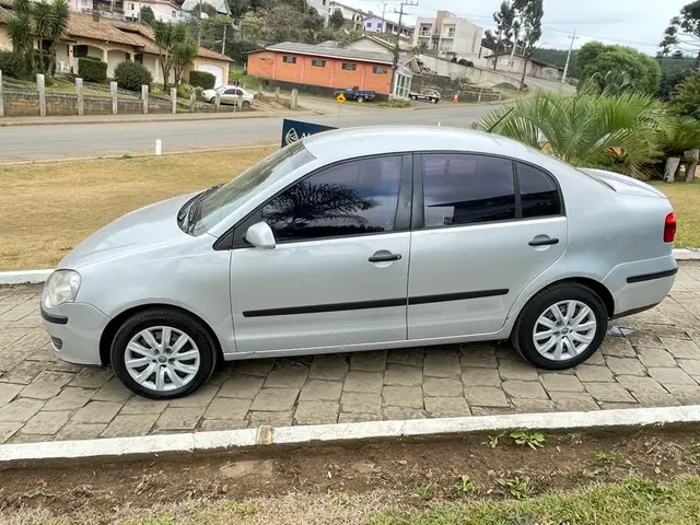 Carro Volkswagen Polo Sedan 2010 1.6 8V (Flex)