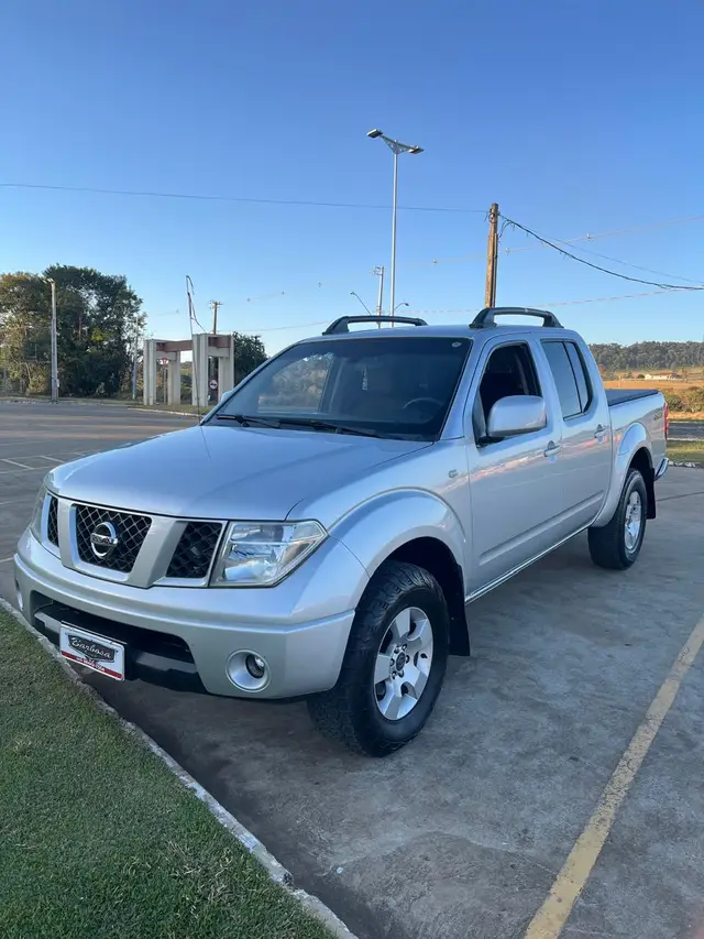 Carro Nissan Frontier 2013 XE 4x4 2.5 16V (cab. dupla)