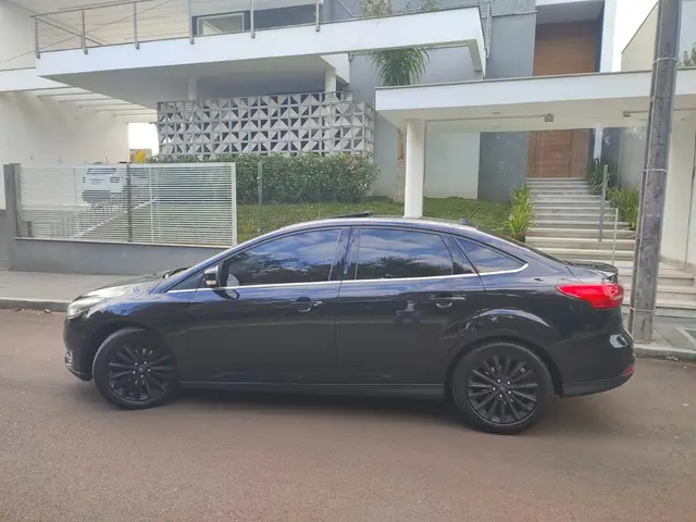 Carro Ford Focus Hatch 2017 Titanium 2.0 PowerShift