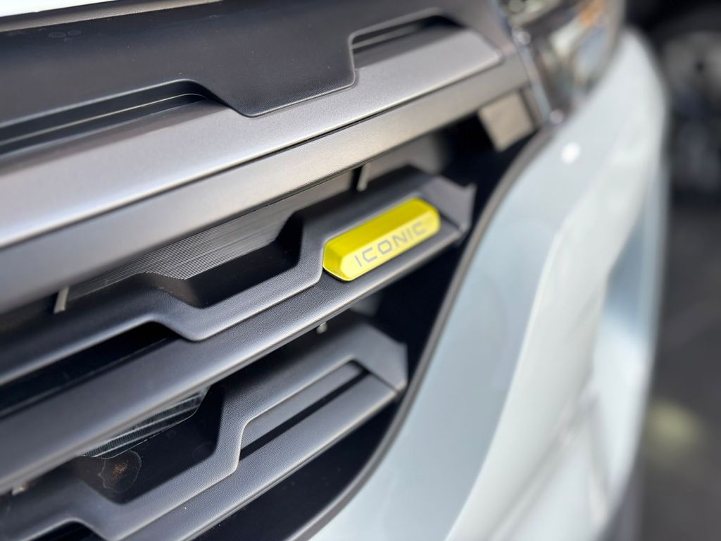 Kwid Outsider 1.0