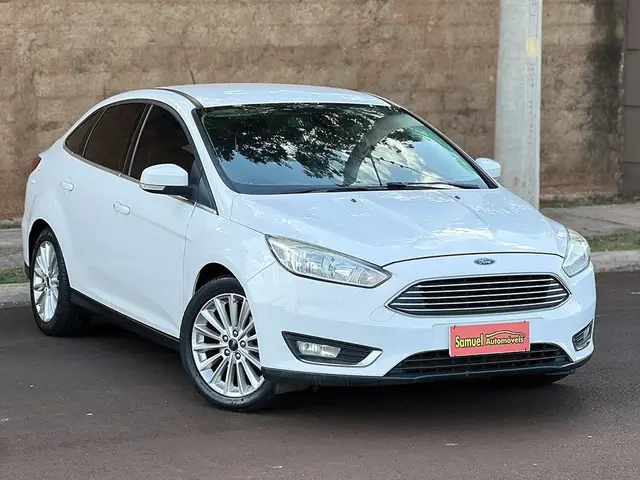 Carro Ford Focus Hatch 2016 Titanium 2.0 PowerShift