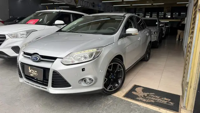 Carro Ford Focus Sedan 2015 Titanium Plus 2.0 16V PowerShift (Aut)