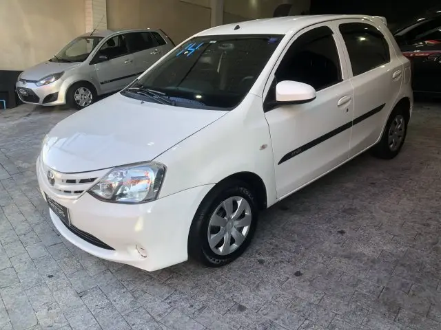 Carro Toyota Etios 2014 X 1.3 (Flex)