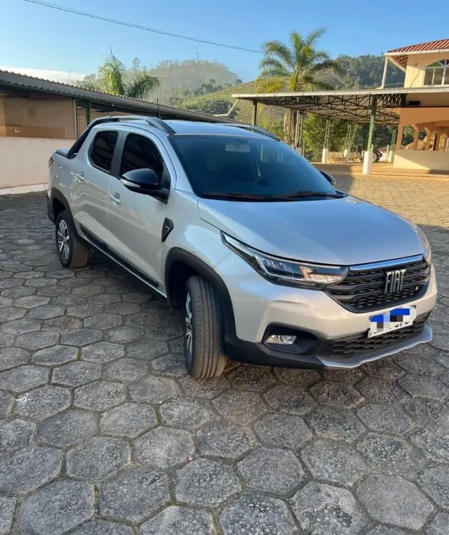 Carro Fiat Strada 2025 Volcano 1.3