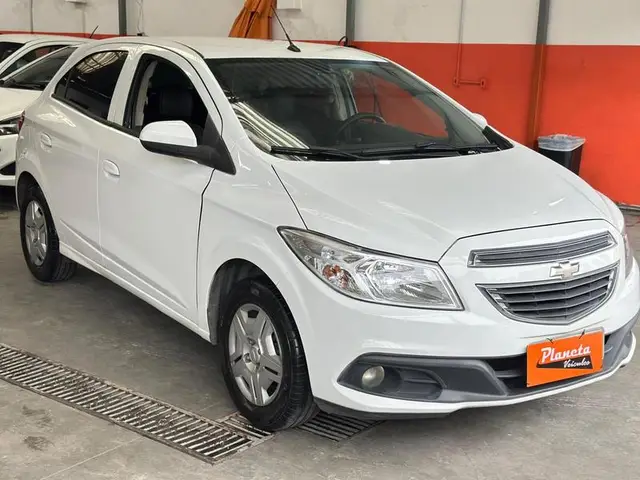Carro Chevrolet Onix 2013 1.0 LT SPE/4