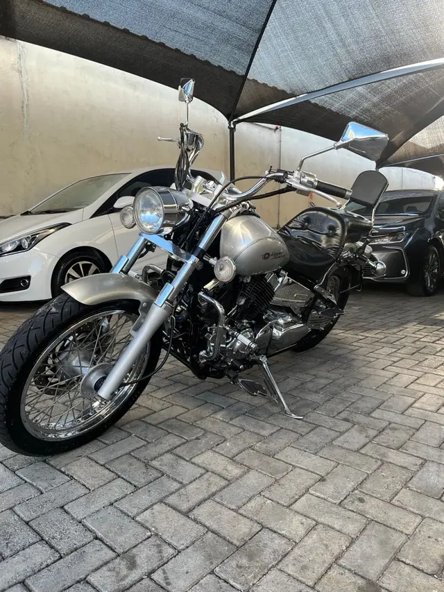 Moto Yamaha XVS 650 2004 Drag Star
