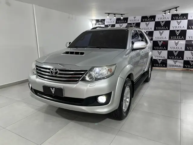 Carro Toyota Hilux SW4 2013 SRV 3.0 TDI 4X4 (5 Lugares)