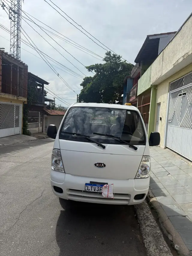 Carro Kia Bongo 2011 K-2500 STD 4x2 RS (cab. simples)