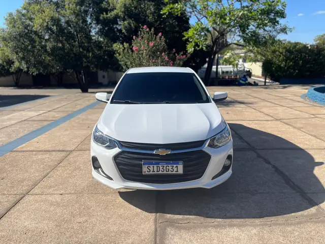 Carro Chevrolet Onix Plus 2024 LT 1.0