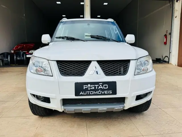 Carro Mitsubishi Pajero TR4 2013 2.0 16V 4x2 (Flex)