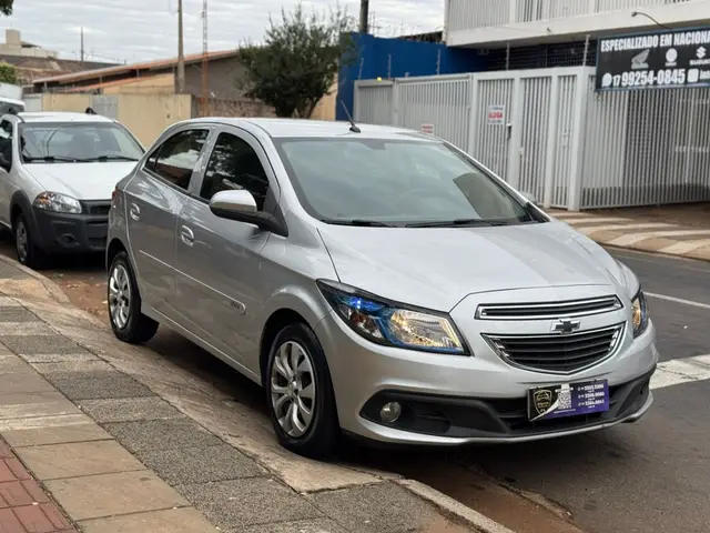 Carro Chevrolet Onix 2013 1.0 LT SPE/4