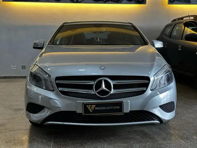 Carro Mercedes-Benz Classe A  2014 200 Urban 1.6 DCT Turbo