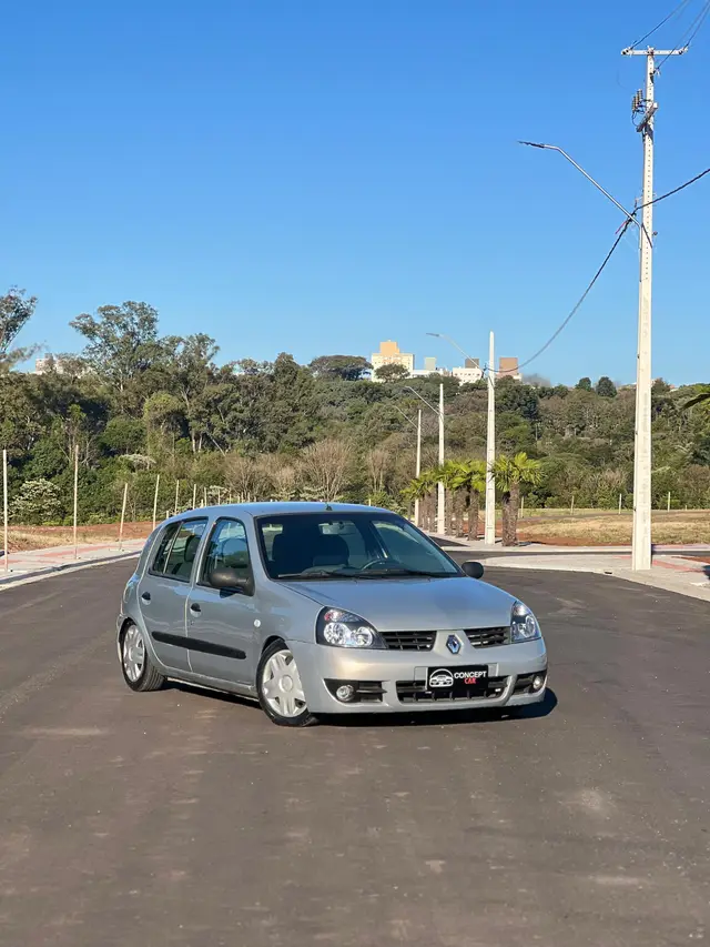 Carro Renault Clio 2007 Hatch. Authentique 1.0 16V (flex)