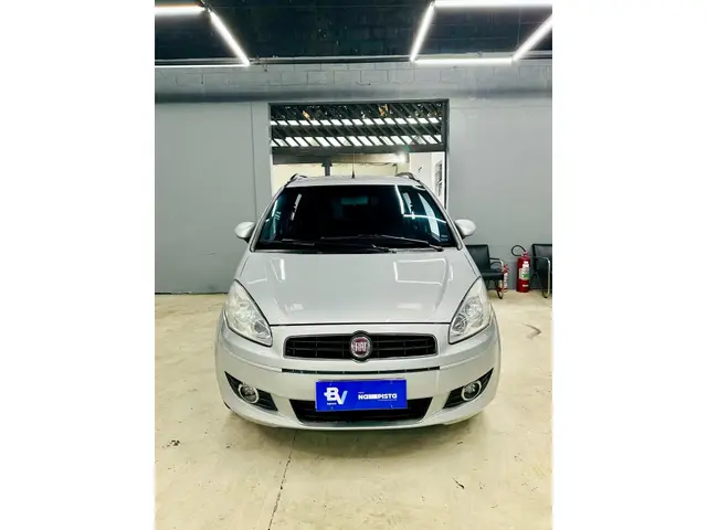 Carro Fiat Idea 2013 Attractive 1.4 8V (Flex)