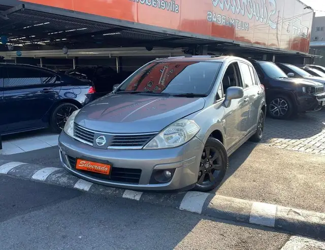 Carro Nissan Tiida 2008 SL 1.8