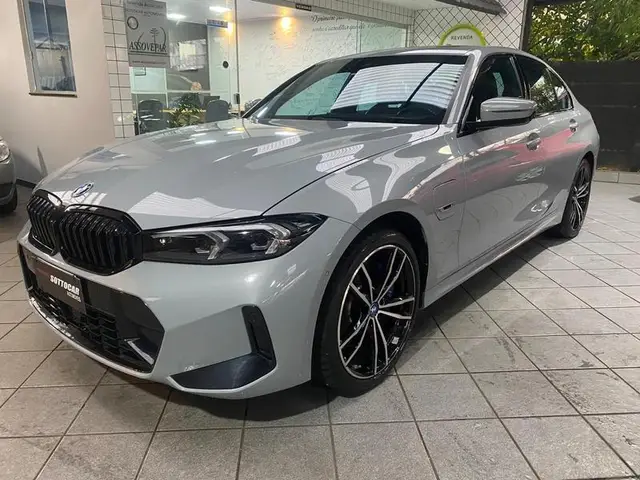 Carro BMW 330e 2023 M Sport 2.0 Turbo (Aut.) (Híb.)