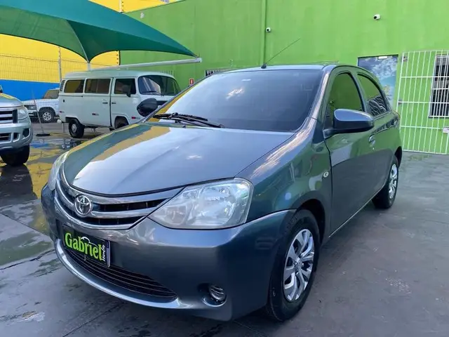 Carro Toyota Etios 2014 X 1.3 (Flex)